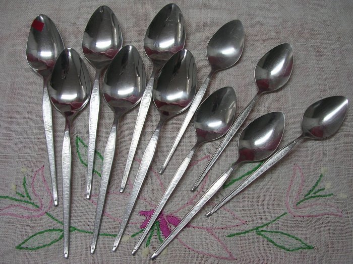 ONEIDA SHADOW WEAVE 11pc WEST BEND STAINLESS FLATWARE SILVERWARE