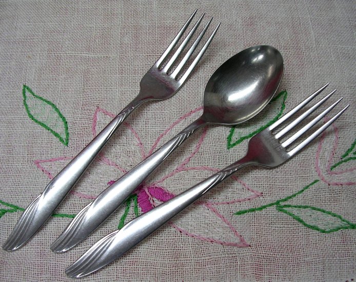 ONEIDA LTD OHS 5 OHS5 2 PLACE FORKS & PLACE SPOON STAINLESS FLATWARE SILVERWARE