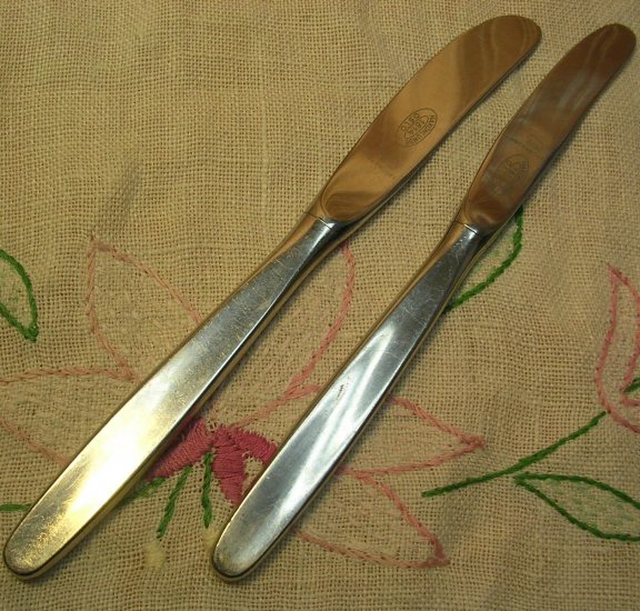 BERNDORF SWING 2 PLACE KNIVES STAINLESS FLATWARE SILVERWARE