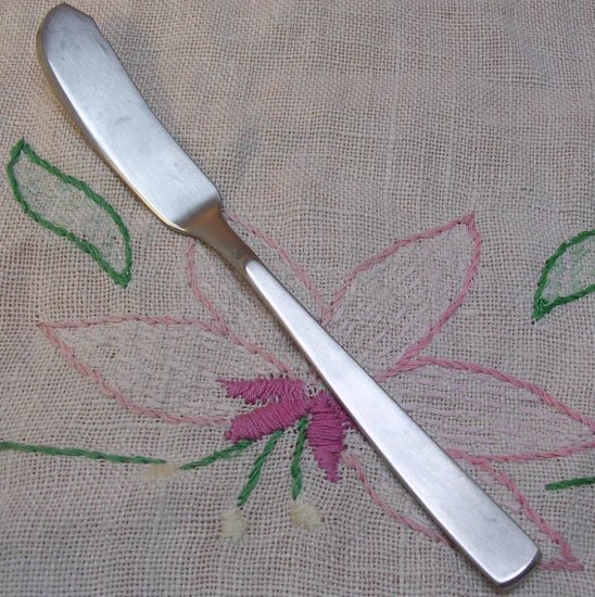 WALLACE SILVER NEW CHARM SPREADER STAINLESS FLATWARE SILVERWARE