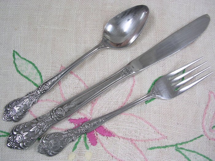 VINTAGE ROSE KNIFE SPOON FORK MANUFACTURER UNKNOWN STAINLESS FLATWARE SILVERWARE