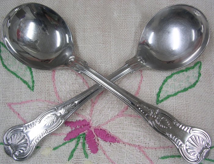 REED & BARTON KINGS 2 BOULLON SPOONS 18/8 STAINLESS FLATWARE SILVERWARE