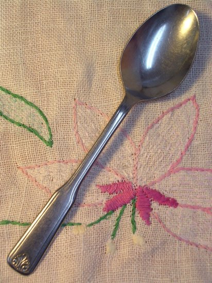 ONEIDA SHELTON PLACE SPOON CUSTOM STAINLESS FLATWARE SILVERWARE