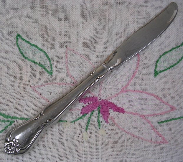 ONEIDA LTD 1881 ROGERS ARBOR TRUE ROSE CHAPLET PLACE KNIFE STAINLESS FLATWARE SILVERWARE