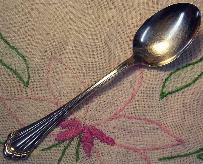 ONEIDA MARQUETTE PLACE SPOON COMMUNITY STAINLESS FLATWARE SILVERWARE
