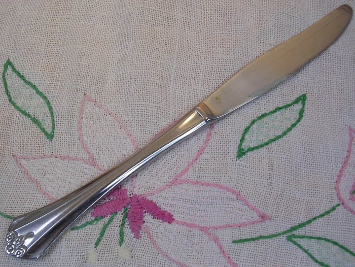 ONEIDA MIDSUMMER or PERCEPTION PLACE KNIFE NORTHLAND STAINLESS FLATWARE SILVERWARE