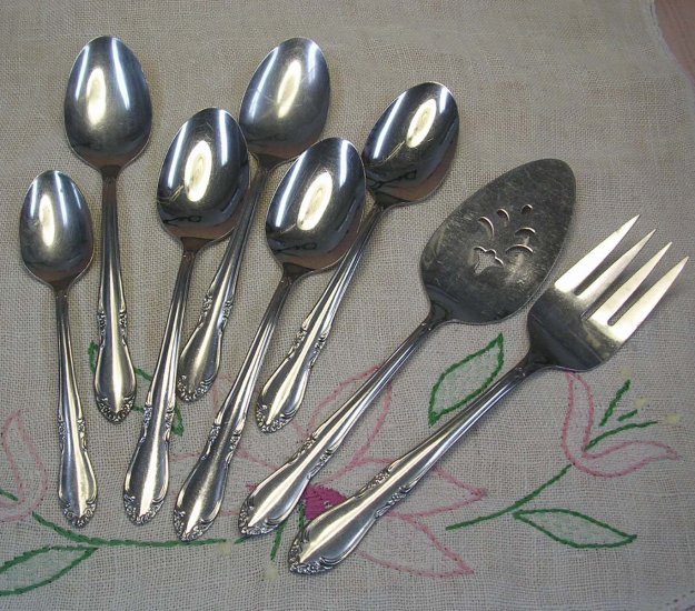 ONEIDA PLANTATION 8pc STAINLESS FLATWARE SILVERWARE