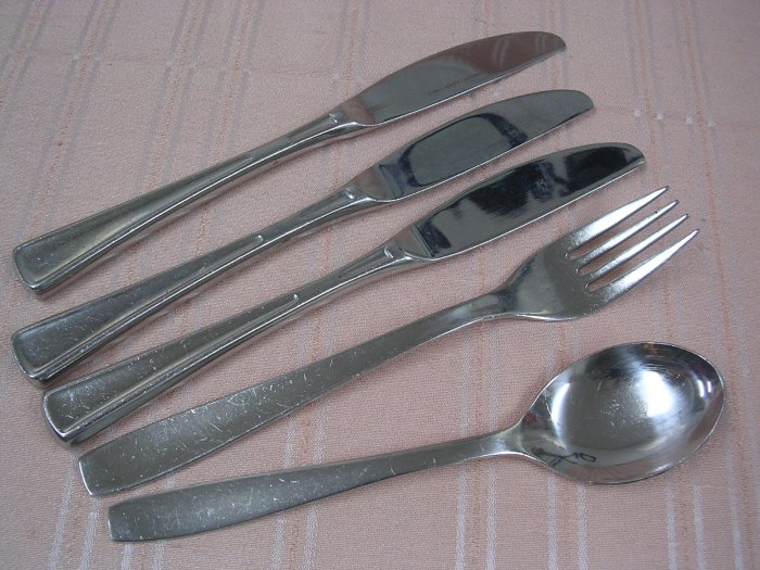 C BJERREGAARD ELEGANCE- OVE 18/10 FORK SPOON &3 KNIVES STAINLESS FLATWARE SILVERWARE