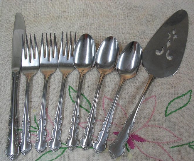 EKCO KEEPSAKE 8pc ETERNA STAINLESS STEEL FLATWARE SILVERWARE