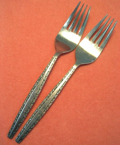 INTERNATIONAL INS 174 INS174 2 SALAD FORKS LUXURY STAINLESS FLATWARE SILVERWARE