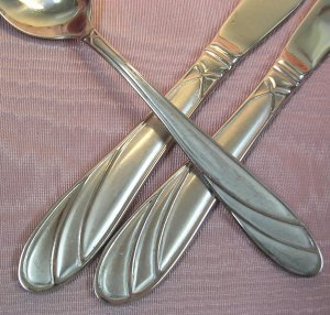 CAMBRIDGE MEDINA FROSTED 2KNIVES +1PLACE SPOON STAINLESS FLATWARE SILVERWARE