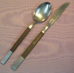 EPIC FORGED STAINLESS JAPAN WOOD HANDLE unknown pattern 2pc FLATWARE SILVERWARE