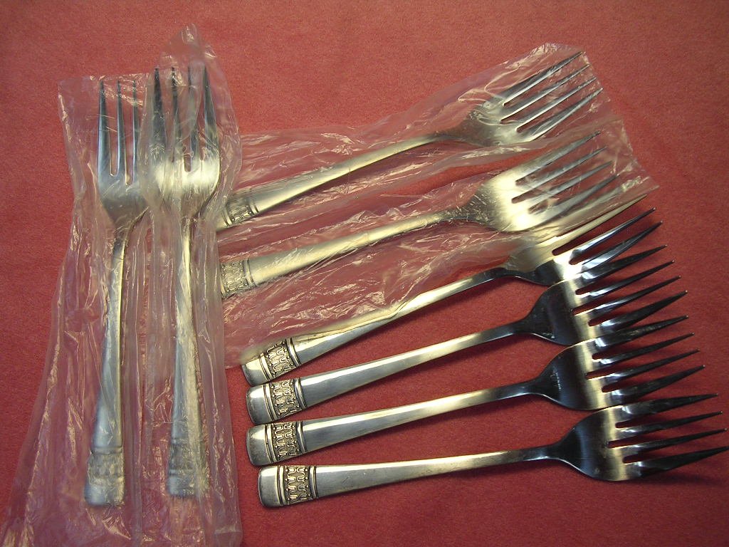 UTICA RITCHFIELD 8 SALAD FORKS CUTLERY CO STAINLESS FLATWARE SILVERWARE