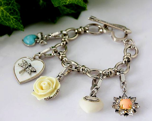 Juicy Couture Boxed Charm Bracelet Set (Silver)