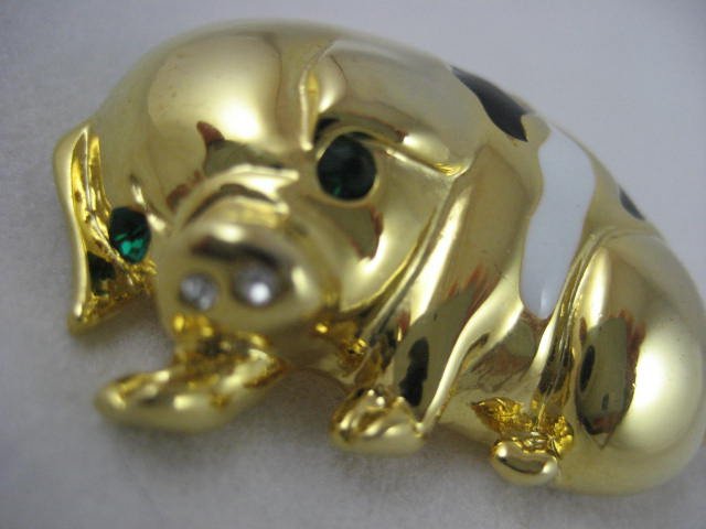 CUTE ENAMEL & GOLD PIG PIN EMERALD EYES
