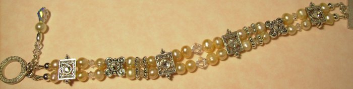 FRESHWATER PEARL & SWAROVSKI CRYSTAL BRACELET