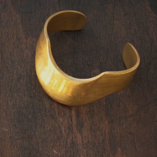 powerful heavy dipped curve brass cuff signed mexico - vintage jewelry