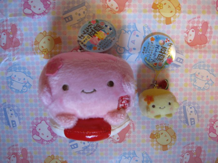 Hannari Tofu Plush Mascot - Pink In Intertube (left)