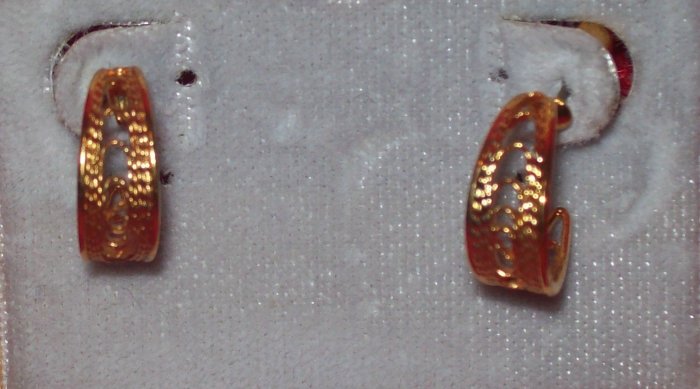 Jewelry, Hypo-allergenic gold Pierced Earrings, Nickel free, Crescent w/ filligree**