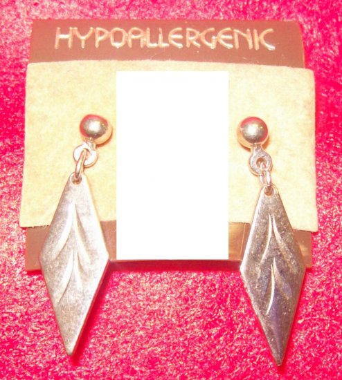 Costume Jewelry, a pair of Silver diamond shaped earrings, w/ hypoallergenic posts