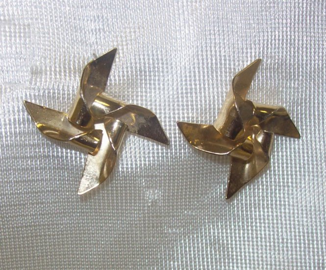 1 pr of gold windmill Pierced Earrings,