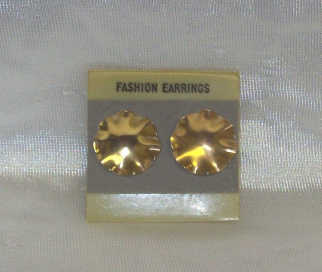 Fashion Jewelry, a Pr. Gold tone flower shaped earrings