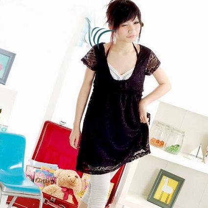 Skirt : Black color