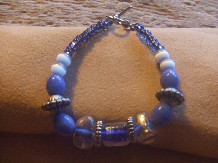 cobalt blue glass beaded bracelet