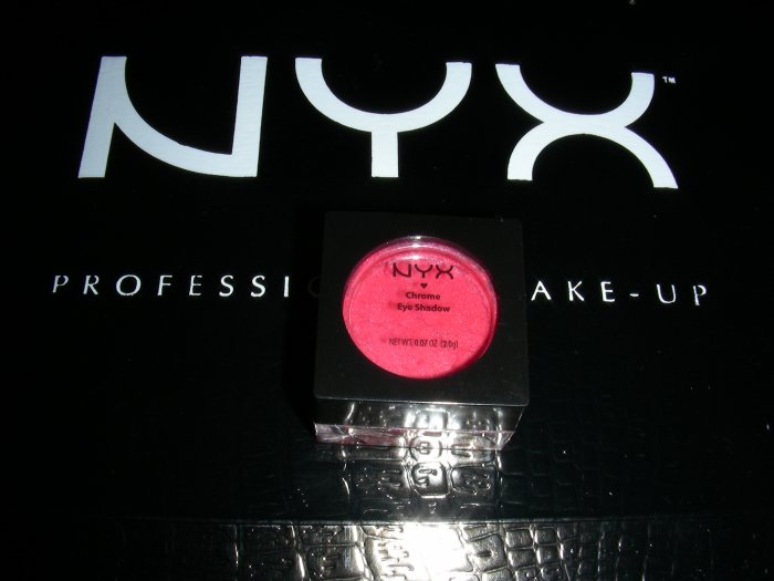 NYX CHROME EYESHADOW - RED