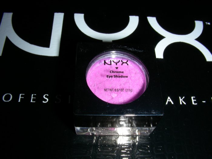NYX CHROME EYESHADOW - FUSCHIA