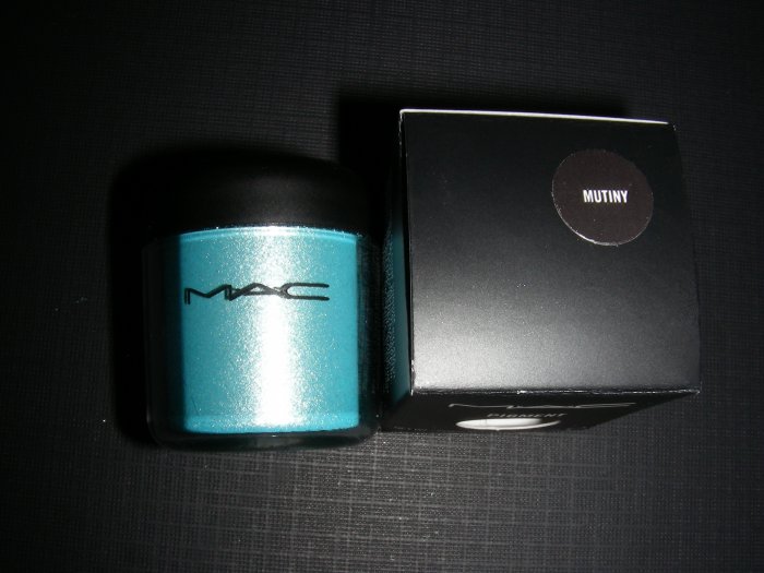 MAC MUTINY LIMITED EDITION - PIGMENT SAMPLE