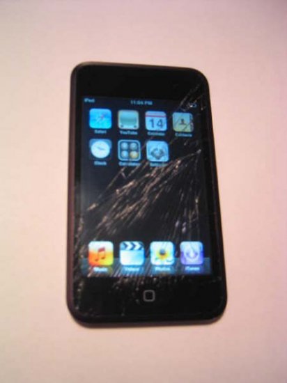 Apple Ipod Touch 16GB with cracked screen
