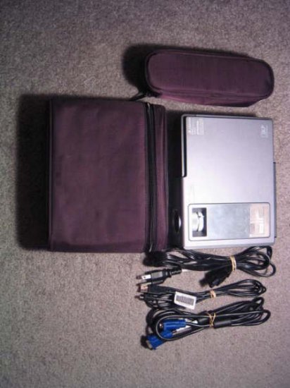 Mitsubishi XD90U Ultraportable Projector