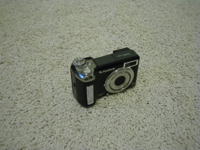 Fuji FinePix E900 9.0 Mega Pixels Digital Camera Super CCD