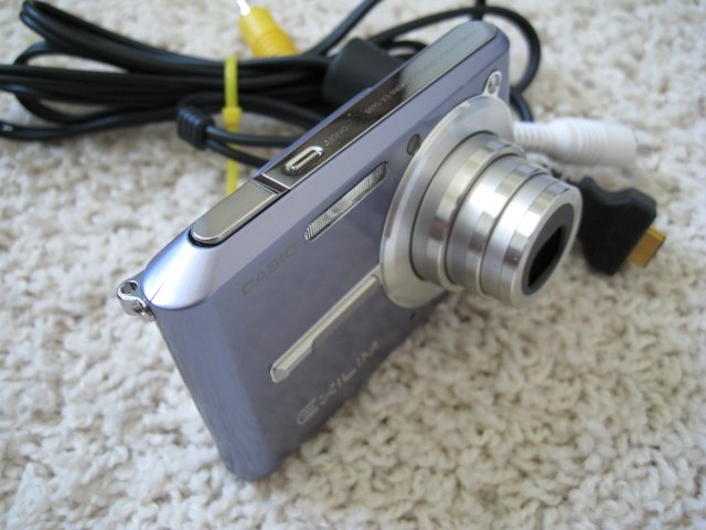 Casio Exilim EX S600 Slim Digital Camera 6.0 Mega Pixels