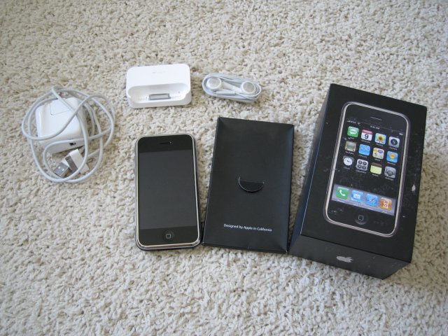 Apple Iphone 8GB with accessories unlocked
