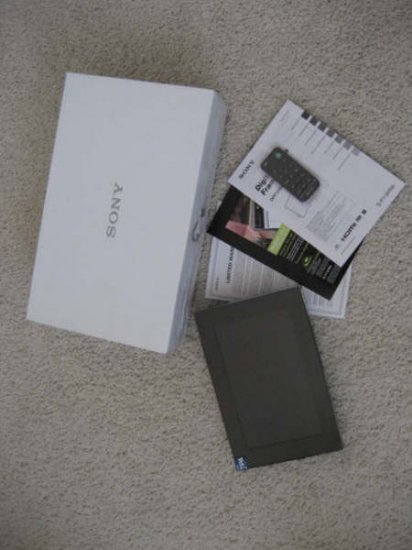 Sony DPF-V900 9" Digital Photo Frame 512MB internal memory HDMI output