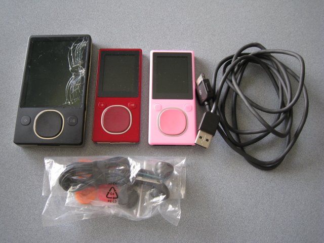 Lot of Microsoft Zune 80GB and Zune Flash 8GB Pink & Red