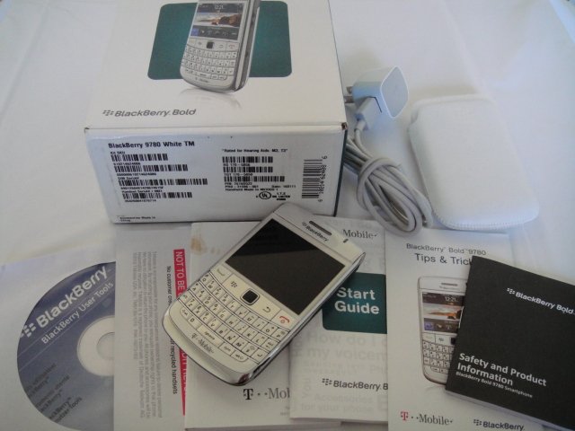 Unlocked T-Mobile Blackberry RIM 9780 White OS BB 6.0 Wifi BT Full Keyboard GSM 3G