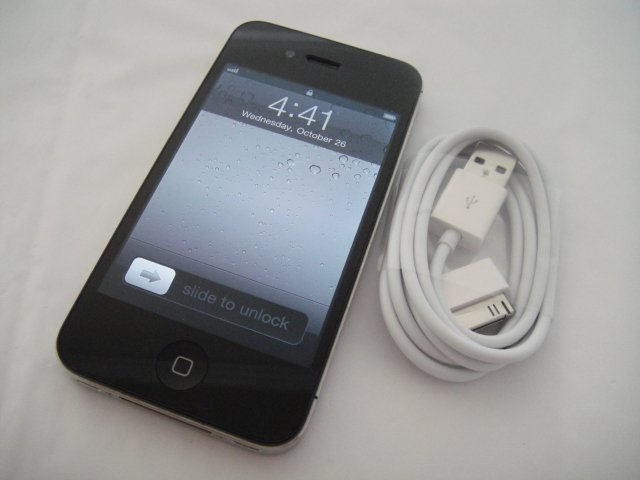 Verizon Iphone 4 32GB Black CDMA Retina Display iOs Wifi GPS S/N C8TF69F9DDP9