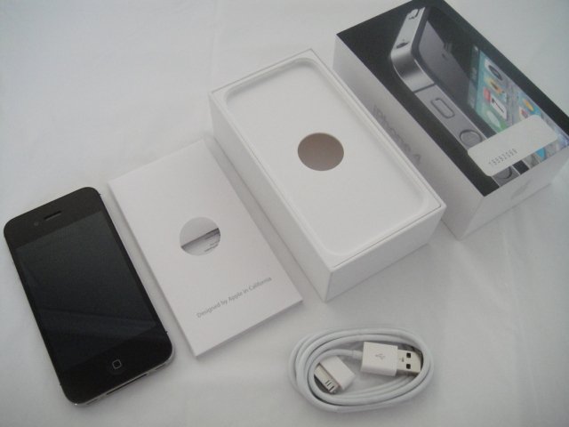 Verizon Iphone 4 32GB Black CDMA Retina Display iOs Wifi GPS S/N C8QF6QE4DDP9