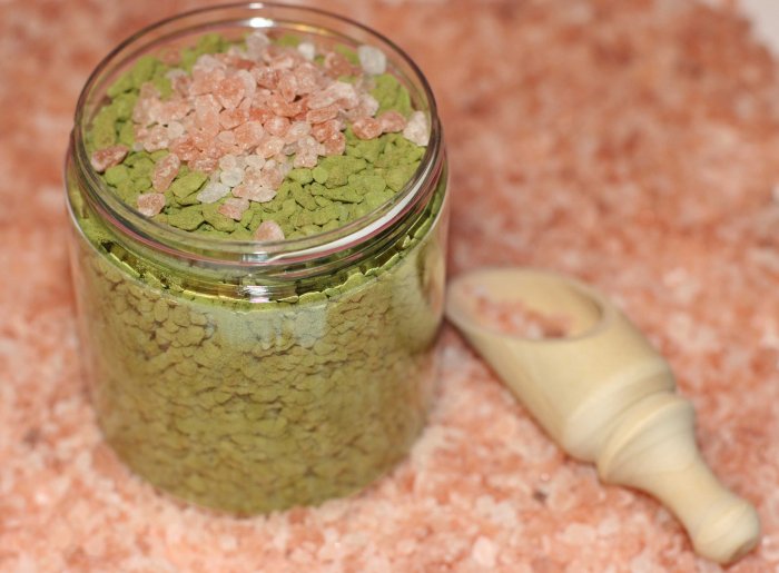 100% Pink Himalayan Bath Salts and Soak with Pure Matcha Green Tea Powder, 11.5 oz.