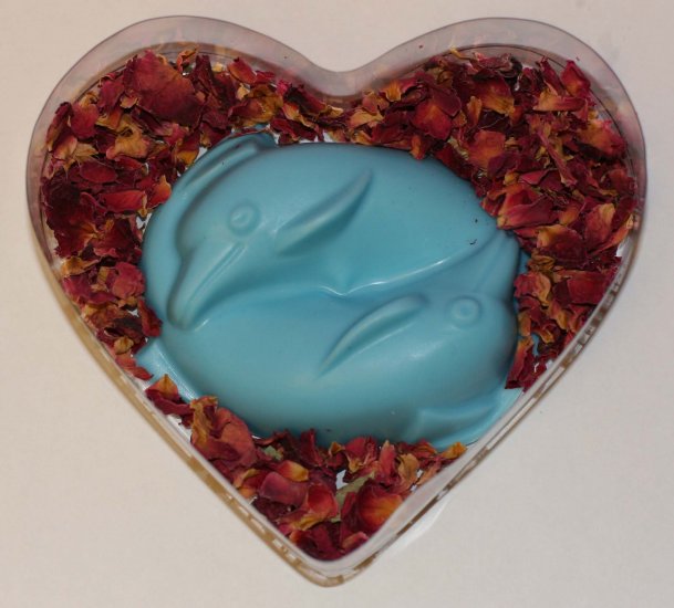 Grapefruit Lily Goat Milk Soap on a Bed of Roses Gift Set With Mini-Notecard