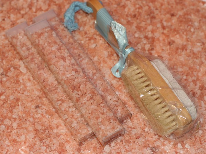 Gift Set of 100% Pink Himalayan Salts and a Natural Exfoliating Body/Foot Brush