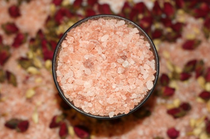 Juicy Blackberry Natural Pink Himalayan Bath Salt and Soak