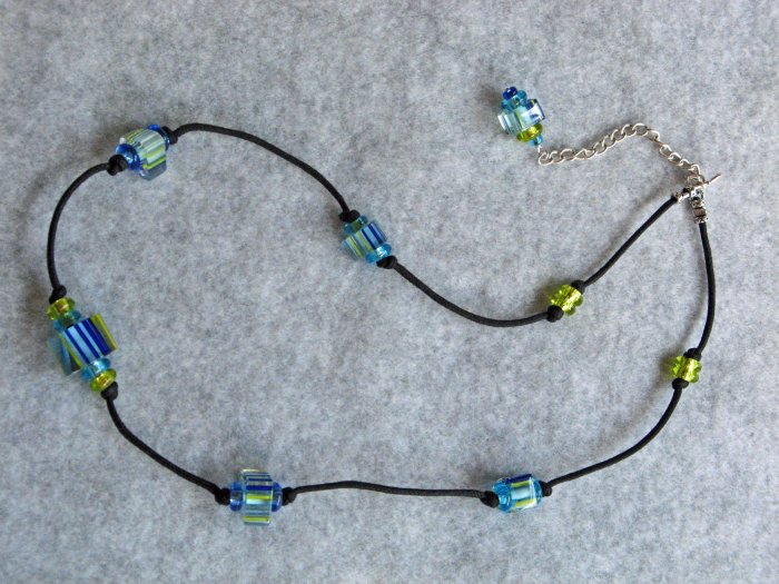Cane Glass knotted necklace