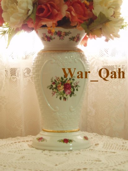 Royal Albert Old Country Roses Basketweave Cameo Vase