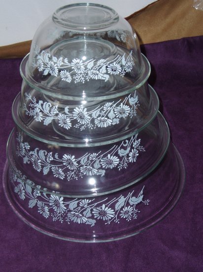 4 Pyrex Clear Nesting Bowls W/Daisies