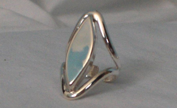 .950 Genuine Silver Ring with a Great Design that Does Not Disappoint