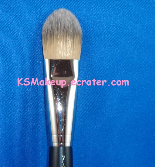 M.A.C - FOUNDATION BRUSH #190